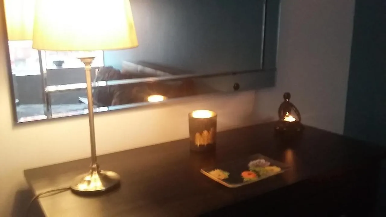 Edinburgh Two Bedroom Apartment With Free Side Street Parking 24 Hours