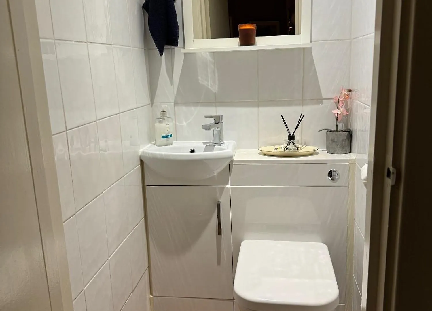 Edinburgh Two Bedroom Apartment With Free Side Street Parking 24 Hours