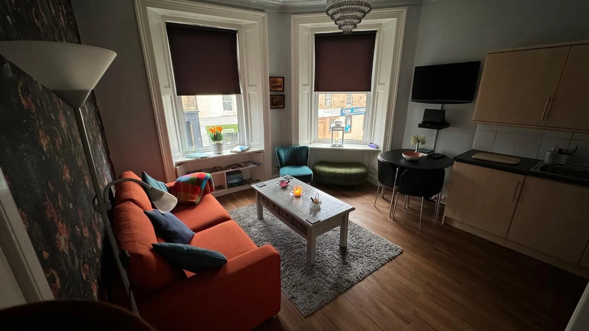 Edinburgh Two Bedroom Apartment With Free Side Street Parking 24 Hours Birleşik Krallık
